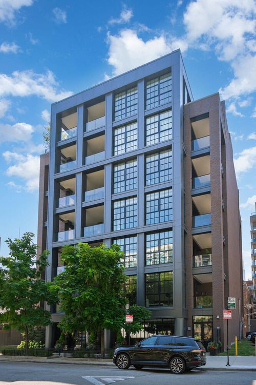 unit-4-351 W Huron St, CHICAGO, IL, 60654-3609 | Card Image