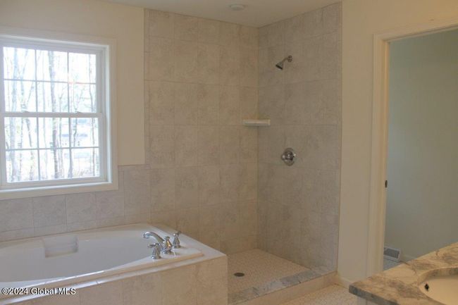 37 Jack Dr, House other with 3 bedrooms, 3 bathrooms and 4 parking in Mechanicville NY | Image 9