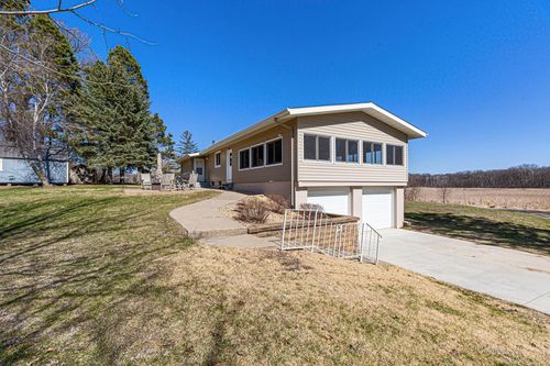 8992 Shields Lake Path, Faribault, MN, 55021-7412 | Card Image