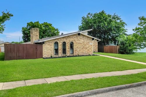 7618 Christie Ln, Dallas, TX, 75249-1002 | Card Image