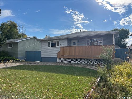 1246 8th Street, Estevan, SK, S4A1H3 | Card Image