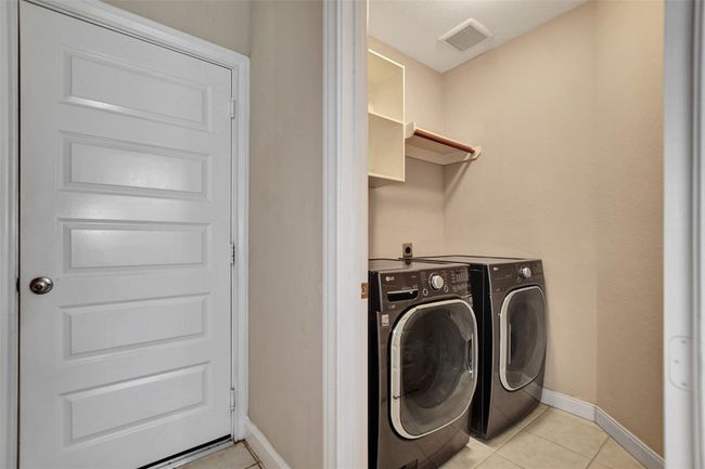 wash room | Image 10