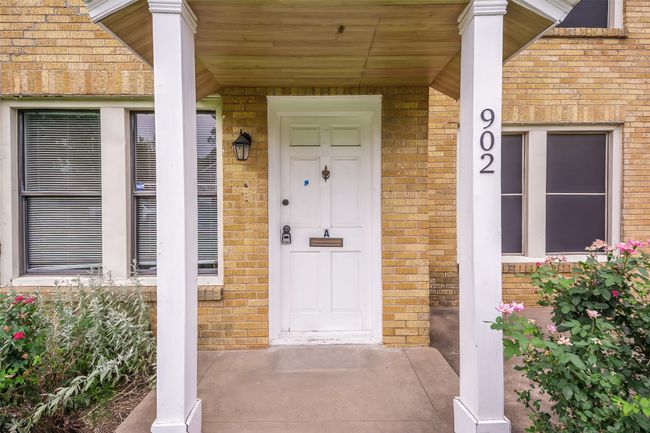 A - 902 S Oak Cliff Blvd, Home with 2 bedrooms, 1 bathrooms and null parking in Dallas TX | Image 5