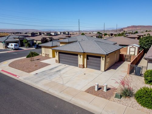 633 N 2850 W, Hurricane, UT, 84737-1358 | Card Image