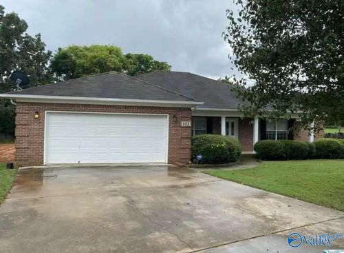 102 Cambria Dr, Huntsville, AL, 35806-3810 | Card Image