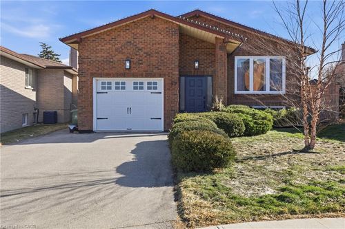 47 Lisgar Crt, Hamilton, ON, L8T4Y4 | Card Image