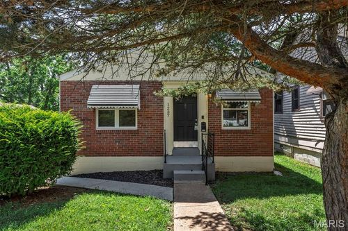 1237 Fairview Ave, Saint Louis, MO, 63130-1512 | Card Image