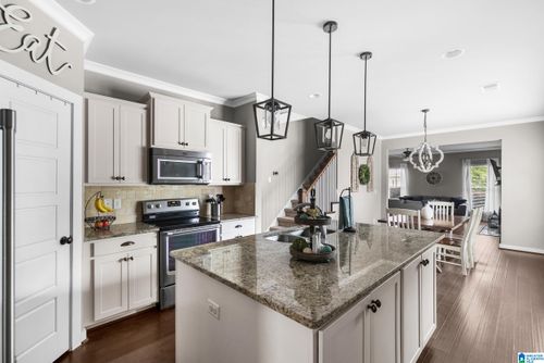 105 Lake Ridge Dr, TRUSSVILLE, AL, 35173-3882 | Card Image