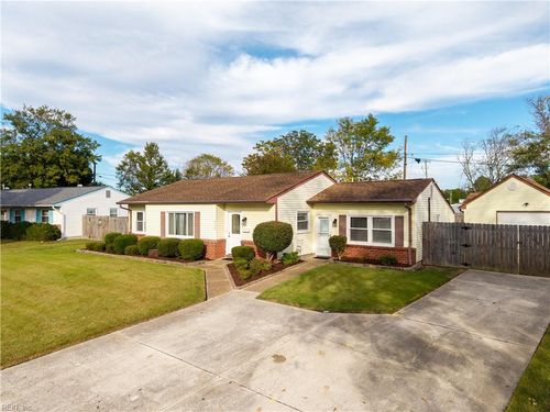 912 Carriage Hill Road, Virginia Beach, VA, 23452 | Card Image