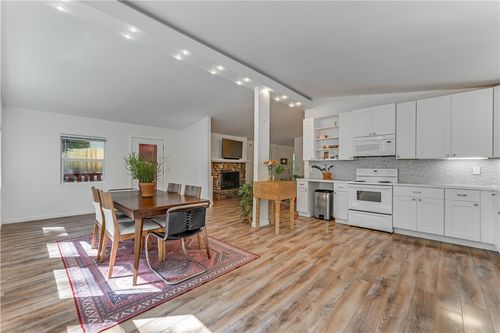 6 Bishampton Ln, Bella Vista, AR, 72714-4303 | Card Image