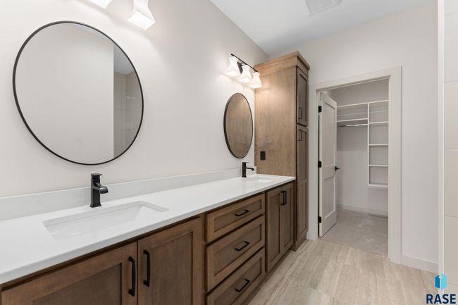 8621 W Shoreline Pl, Townhouse with 3 bedrooms, 3 bathrooms and null parking in Sioux Falls SD | Image 9