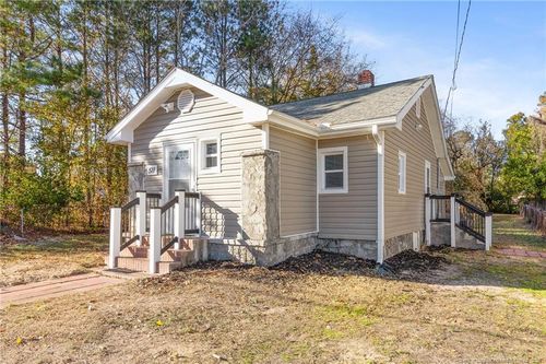 511 Eva Cir, Spring Lake, NC, 28390-2705 | Card Image