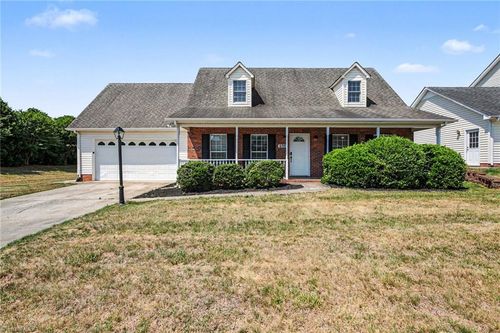 698 Retford Park Ln, Kernersville, NC, 27284-8972 | Card Image