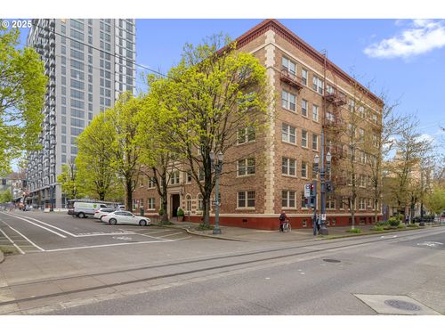 709 Sw 16th Ave, Portland, OR, 97205-1831 | Card Image