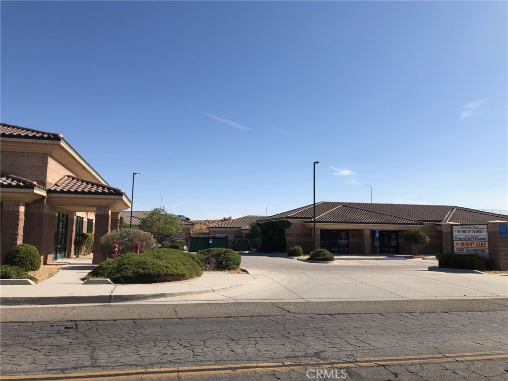 16490 Walnut St, Hesperia, CA 92345