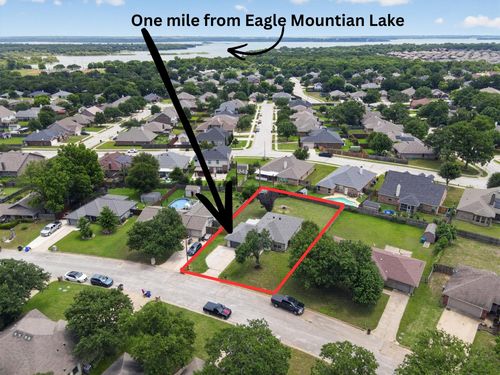 724 Oak Park Dr, Azle, TX, 76020-4819 | Card Image