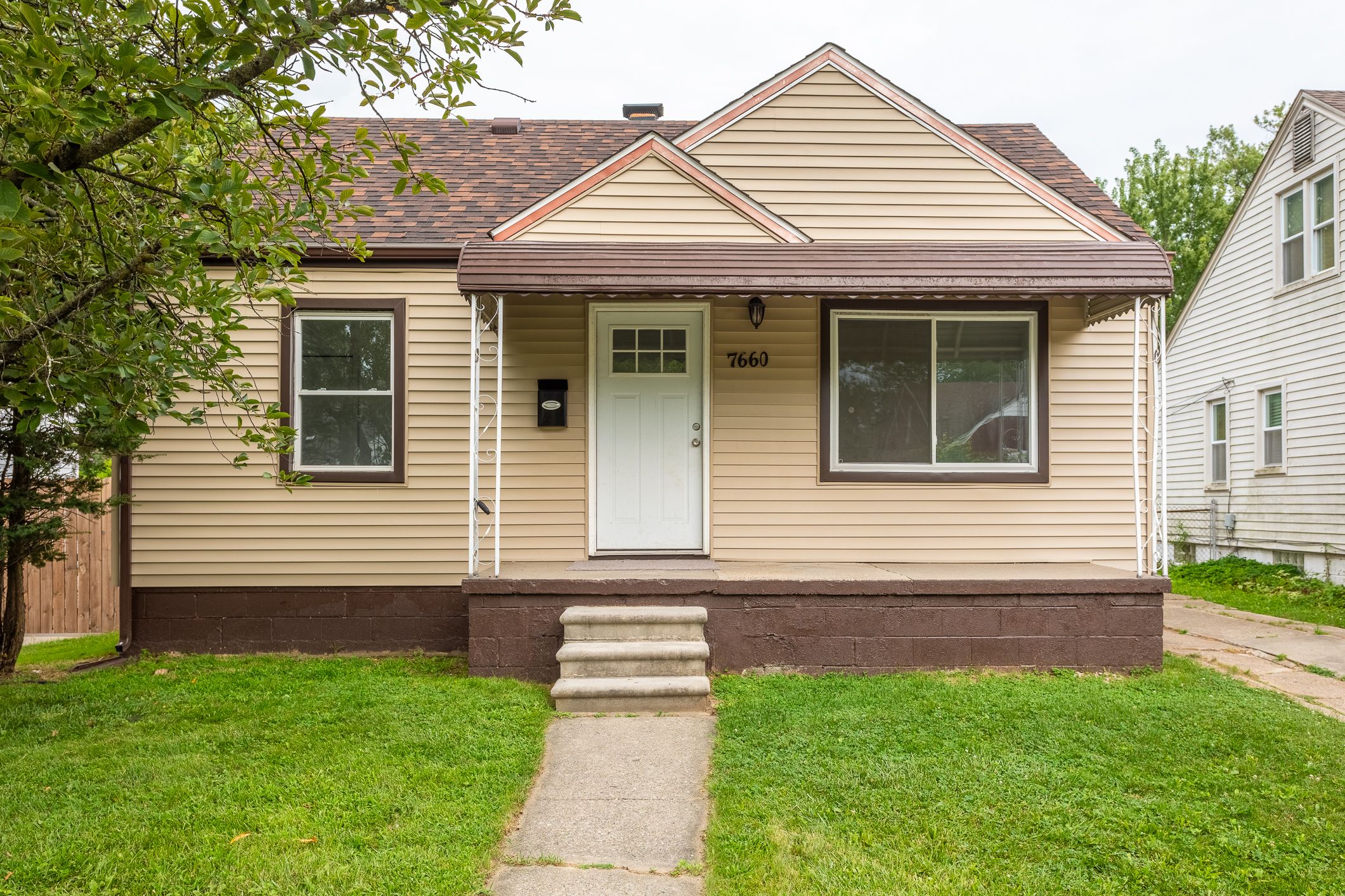 Dacosta , Redford, MI 48239