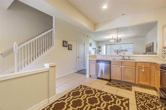 26633 Castleview Way, Townhouse with 3 bedrooms, 2 bathrooms and null parking in Wesley Chapel FL | Image 10