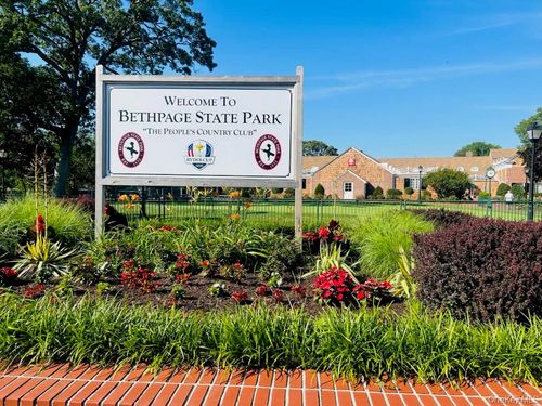 101 Spruce Ave, Bethpage, NY, 11714-1327 | Card Image