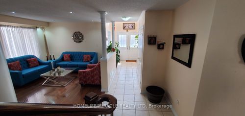28 Bramfield St, Brampton, ON, L7A2W2 | Card Image