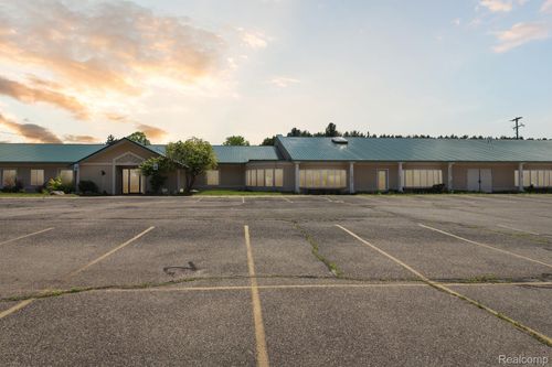 1380 E Main St, Edmore, MI, 48829-8413 | Card Image