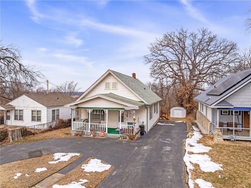 882 Shawnee Rd, Kansas City, KS, 66103-1146 | Card Image