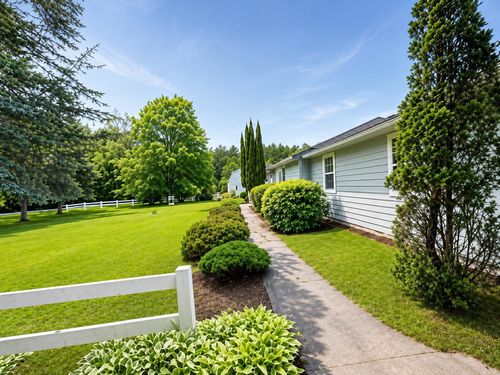 301 Shaker St, New London, NH, 03257-5960 | Card Image