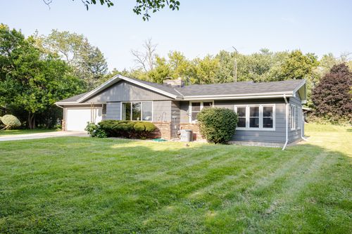 312 N Lapham Peak Rd, Delafield, WI, 53018-1928 | Card Image