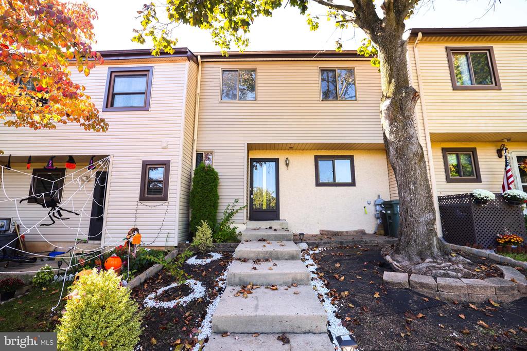 Knox Ct, Southampton, PA 18966