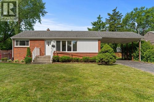 3209 Dandurand Ave, Windsor, ON, N9E2E9 | Card Image