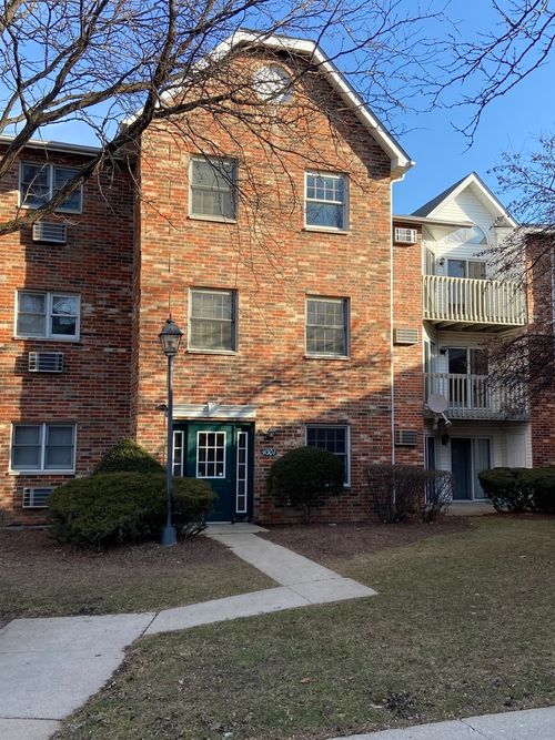 3d-4301 Shamrock Ln, McHenry, IL, 60050-3102 | Card Image