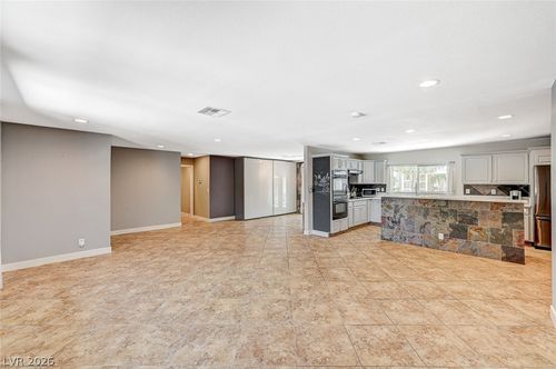 4153 Woodcrest Rd, Las Vegas, NV, 89121-4941 | Card Image