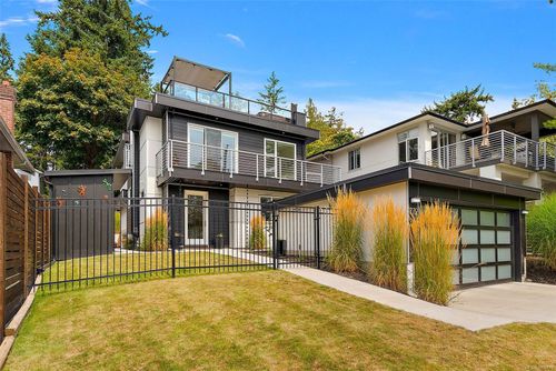 772 Harding Lane, Brentwood Bay, BC, V8M2G2 | Card Image