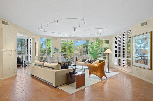 221-20290 Fairway Oaks Dr, Boca Raton, FL, 33434-3239 | Card Image