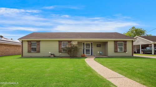 1407 Montagne St, New Iberia, LA, 70560-6919 | Card Image