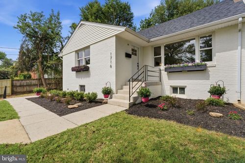 1716 Macon St, MCLEAN, VA, 22101-5131 | Card Image