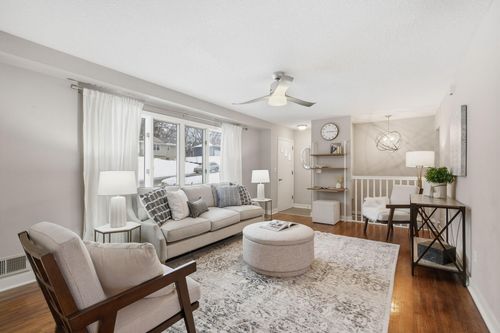 701 Eldridge Ave W, Roseville, MN, 55113-6427 | Card Image