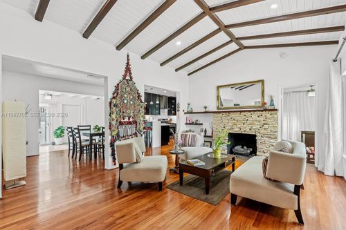 318 Ne 105th St, Miami Shores, FL, 33138-2022 | Card Image