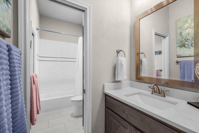Jack & Jill Bath with pocket door | Image 24