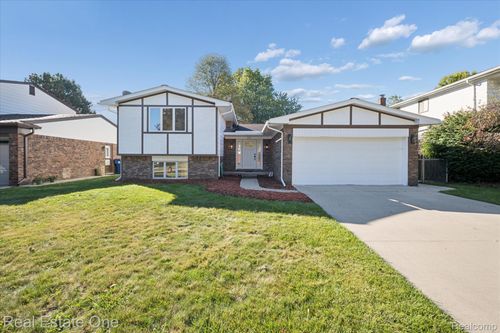 43051 Fernwood St, Canton, MI, 48187-3310 | Card Image