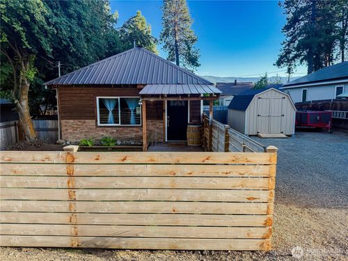 705 W 2nd St, Cle Elum, WA, 98922-1021 | Card Image