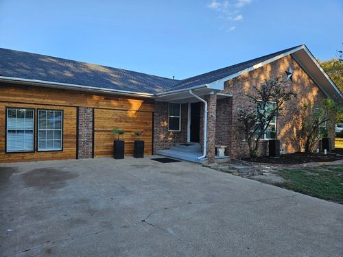 211 Francis Dr, Lindale, TX, 75771-3306 | Card Image