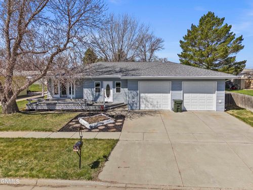 521 7th Avenue Ne, Hazen, ND, 58545 | Card Image