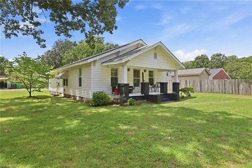 106 Crestwood Cir, High Point, NC, 27260-2686 | Card Image