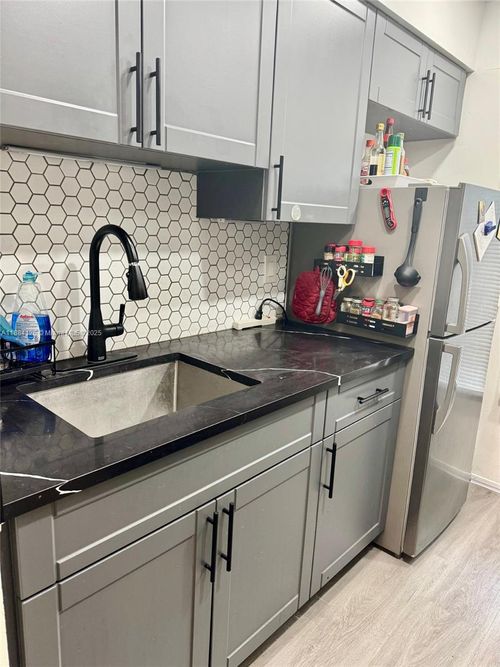 apt-111-1431 S 14th Ave, Hollywood, FL, 33020-6553 | Card Image