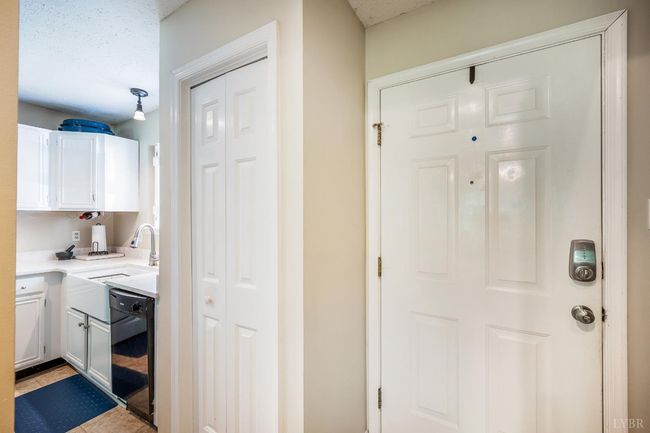 17 Jefferson Village Dr, Townhouse with 2 bedrooms, 2 bathrooms and null parking in Forest VA | Image 4
