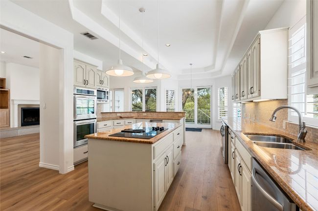 403 Hazeltine Dr, House other with 4 bedrooms, 3 bathrooms and 4 parking in Lakeway TX | Image 8
