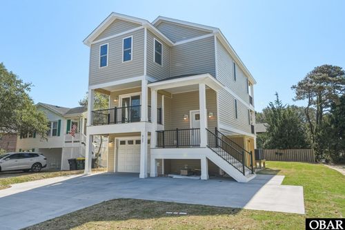 527 W Sothel St, Kill Devil Hills, NC, 27948-6827 | Card Image
