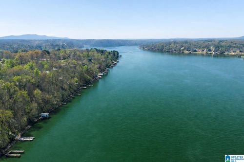 84 River Terrace Dr, Talladega, AL, 35160-8211 | Card Image