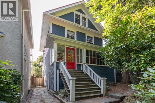 928 E 17th Ave, Vancouver, BC, V5V1C2 | Card Image